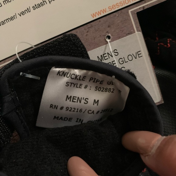 Gloves - Picture 4 of 4